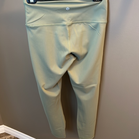 Lululemon Wunder Train - Sz 8, Willow Green 25” length - Picture 2 of 3